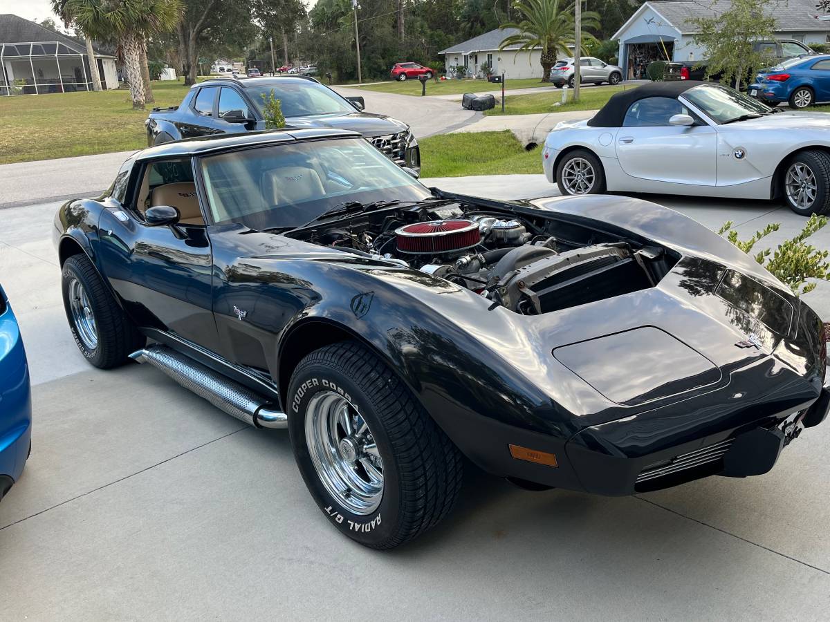 Chevrolet-corvette-1979-black-16