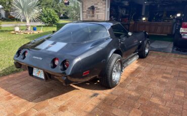 Chevrolet-corvette-1979-black-17