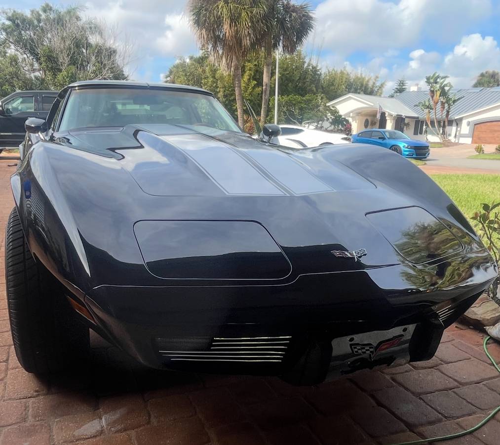 Chevrolet-corvette-1979-black-19