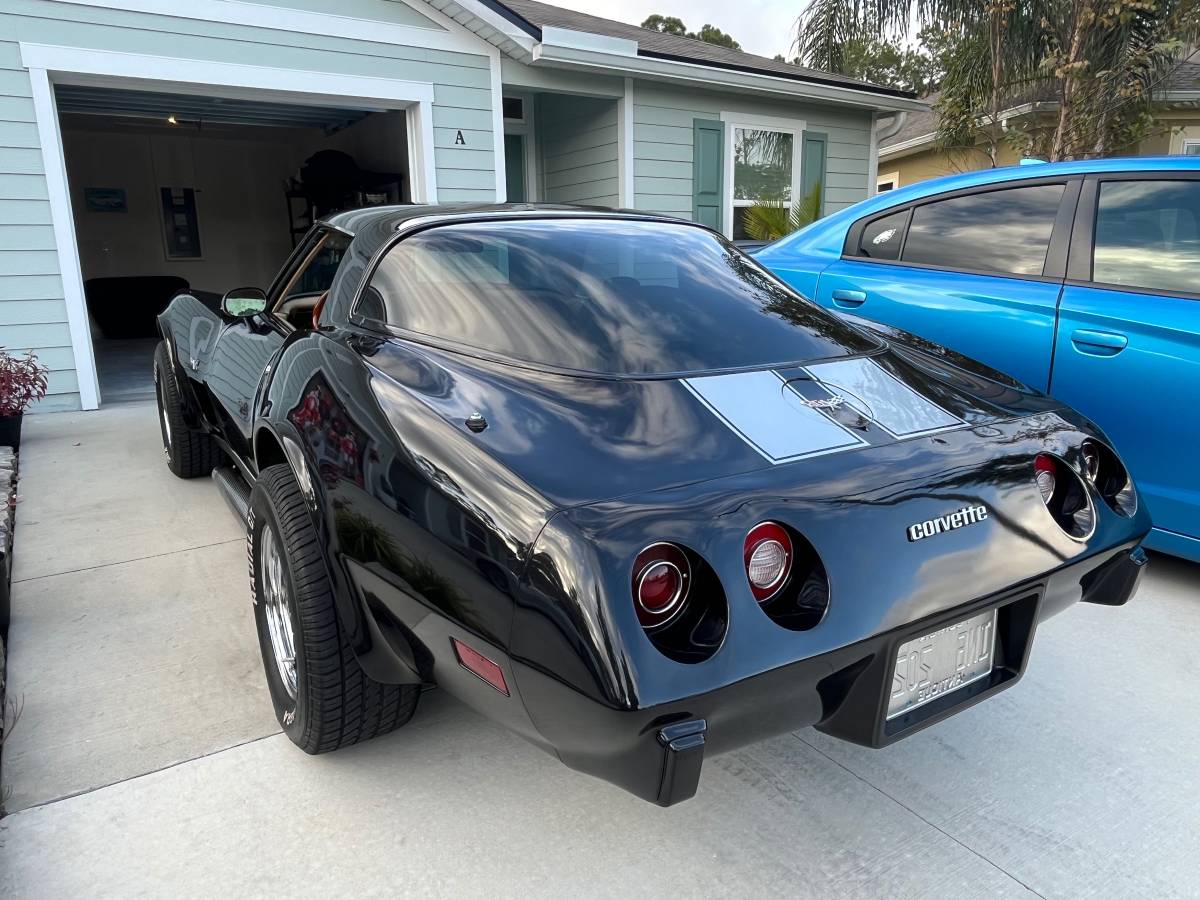 Chevrolet-corvette-1979-black-19