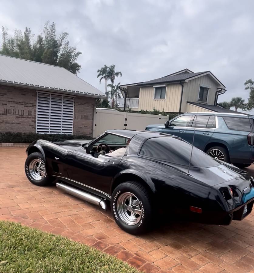 Chevrolet-corvette-1979-black-31