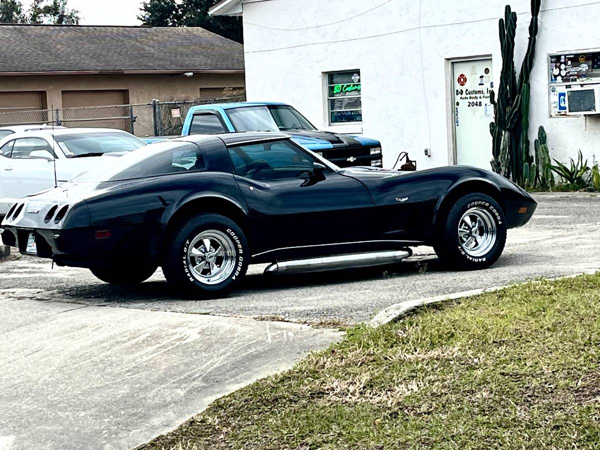 Chevrolet-corvette-1979-black-40