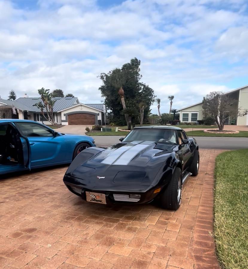 Chevrolet-corvette-1979-black-43