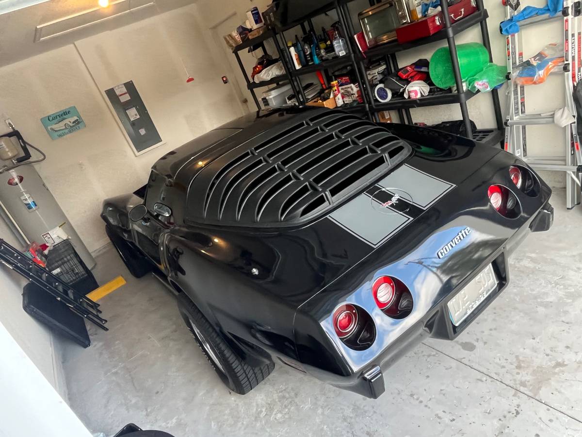 Chevrolet-corvette-1979-black-5