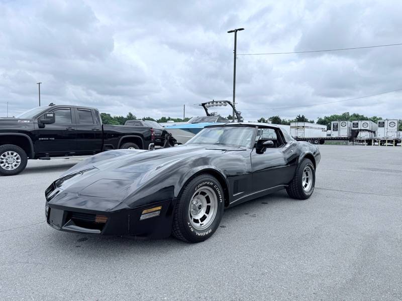 Chevrolet-corvette-1980-black-10
