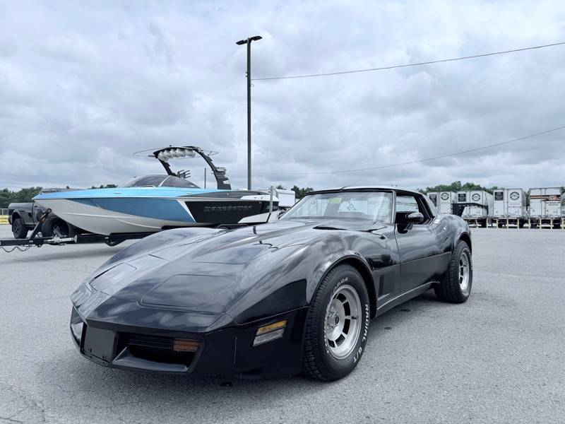 Chevrolet-corvette-1980-black-11