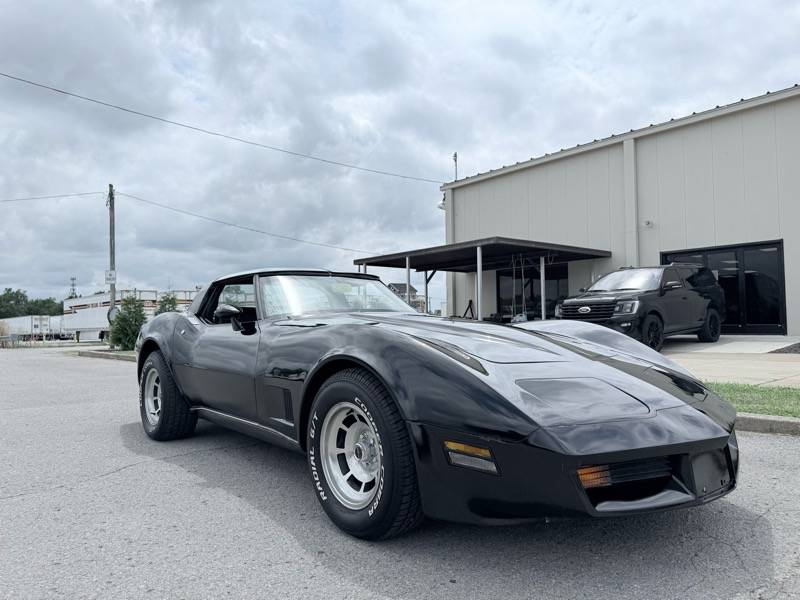 Chevrolet-corvette-1980-black-13