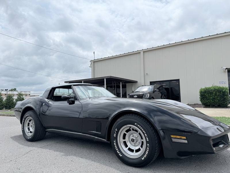 Chevrolet-corvette-1980-black-14