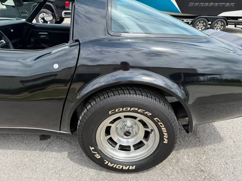 Chevrolet-corvette-1980-black-16