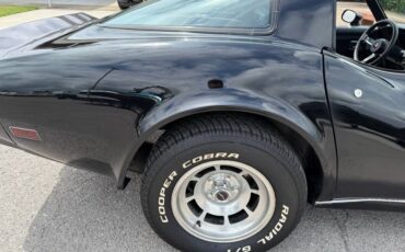 Chevrolet-corvette-1980-black-17