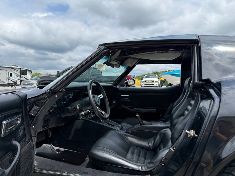 Chevrolet-corvette-1980-black-19