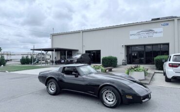 Chevrolet-corvette-1980-black-21