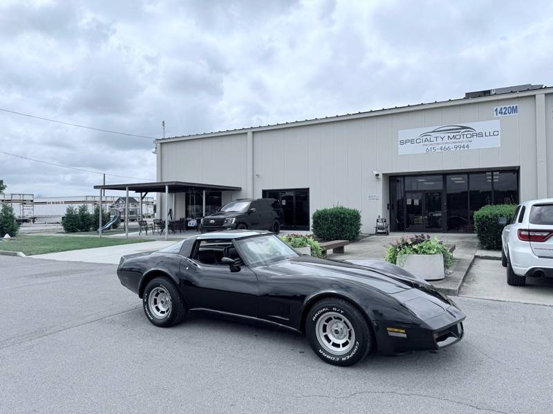 Chevrolet-corvette-1980-black-21