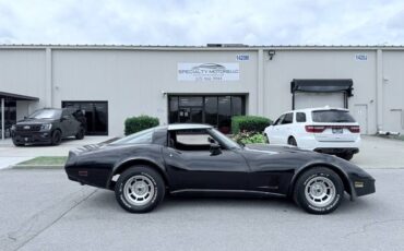 Chevrolet-corvette-1980-black-22