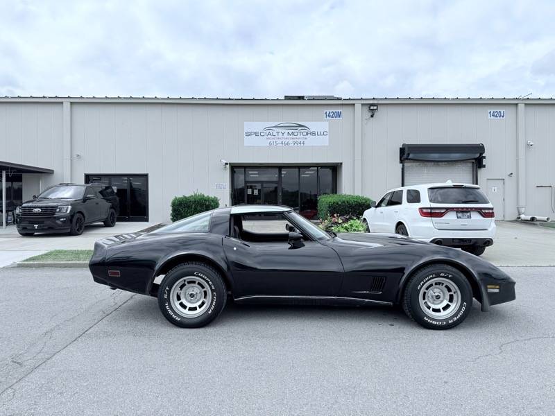 Chevrolet-corvette-1980-black-22