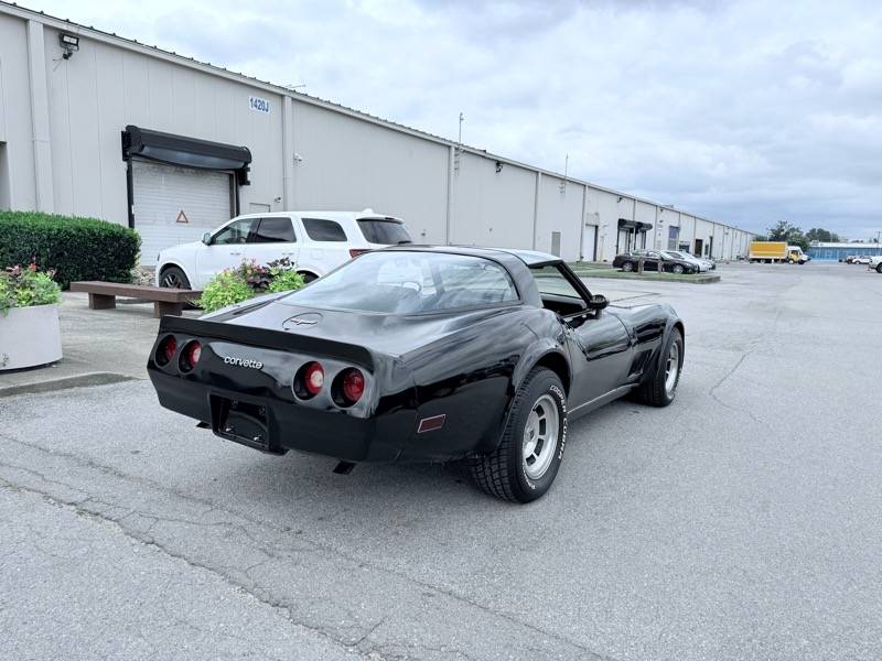 Chevrolet-corvette-1980-black-23