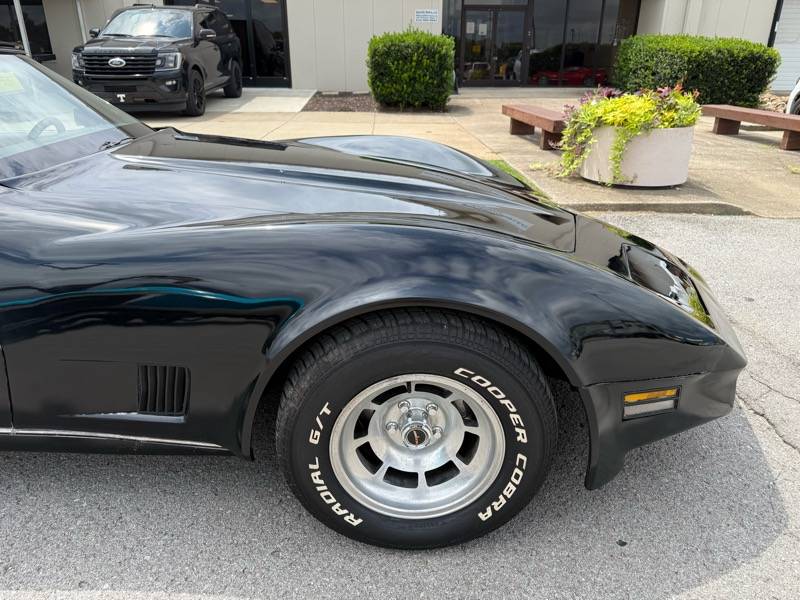 Chevrolet-corvette-1980-black-25