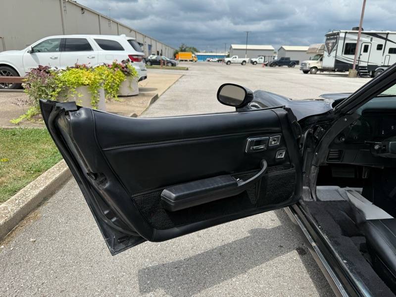 Chevrolet-corvette-1980-black-26