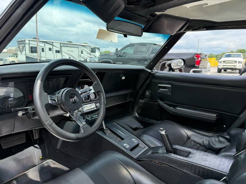 Chevrolet-corvette-1980-black-30