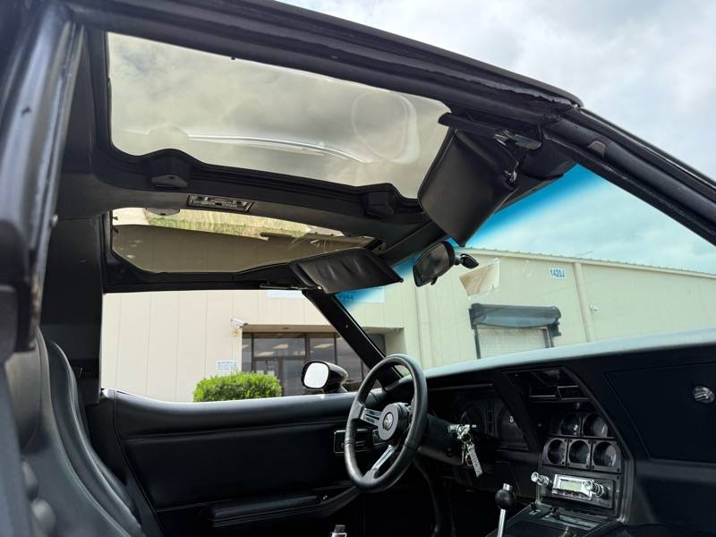 Chevrolet-corvette-1980-black-32