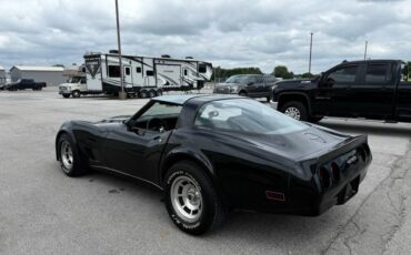 Chevrolet-corvette-1980-black-35