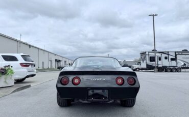 Chevrolet-corvette-1980-black-4