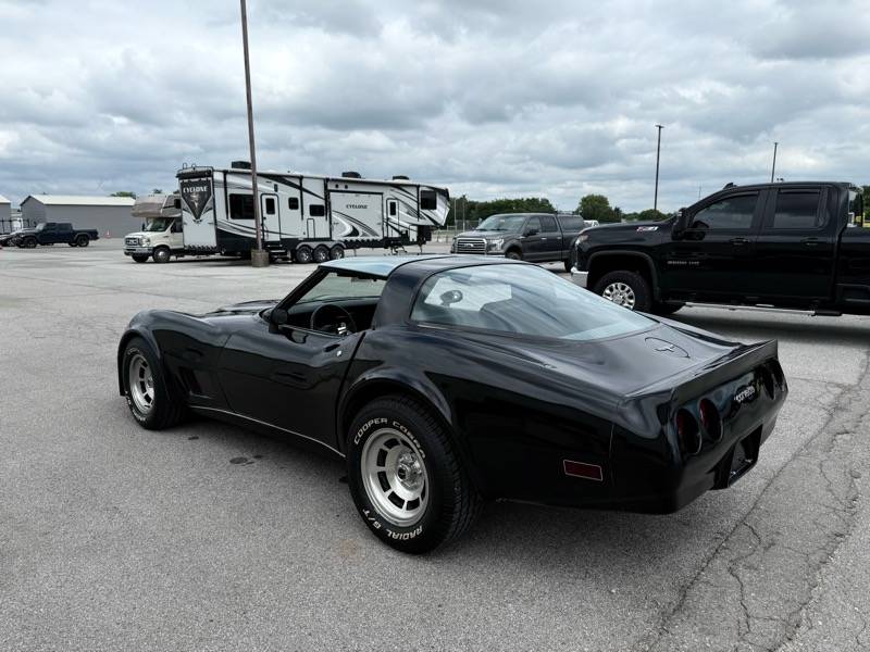Chevrolet-corvette-1980-black-6