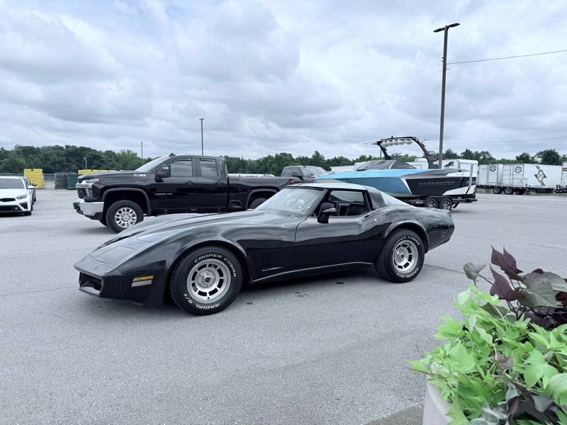 Chevrolet-corvette-1980-black-9