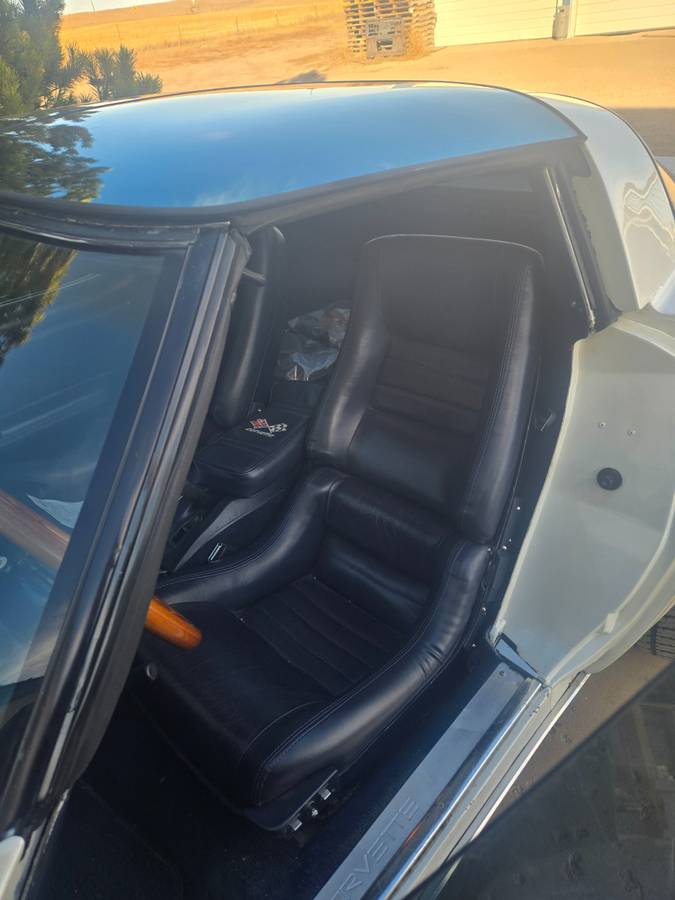 Chevrolet-corvette-1981-white-3