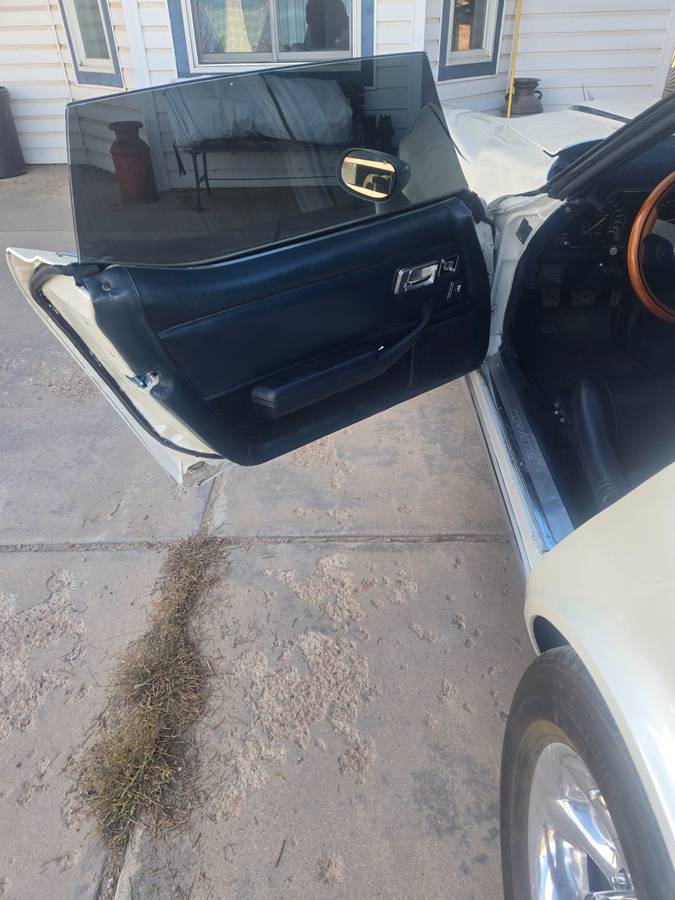 Chevrolet-corvette-1981-white-6