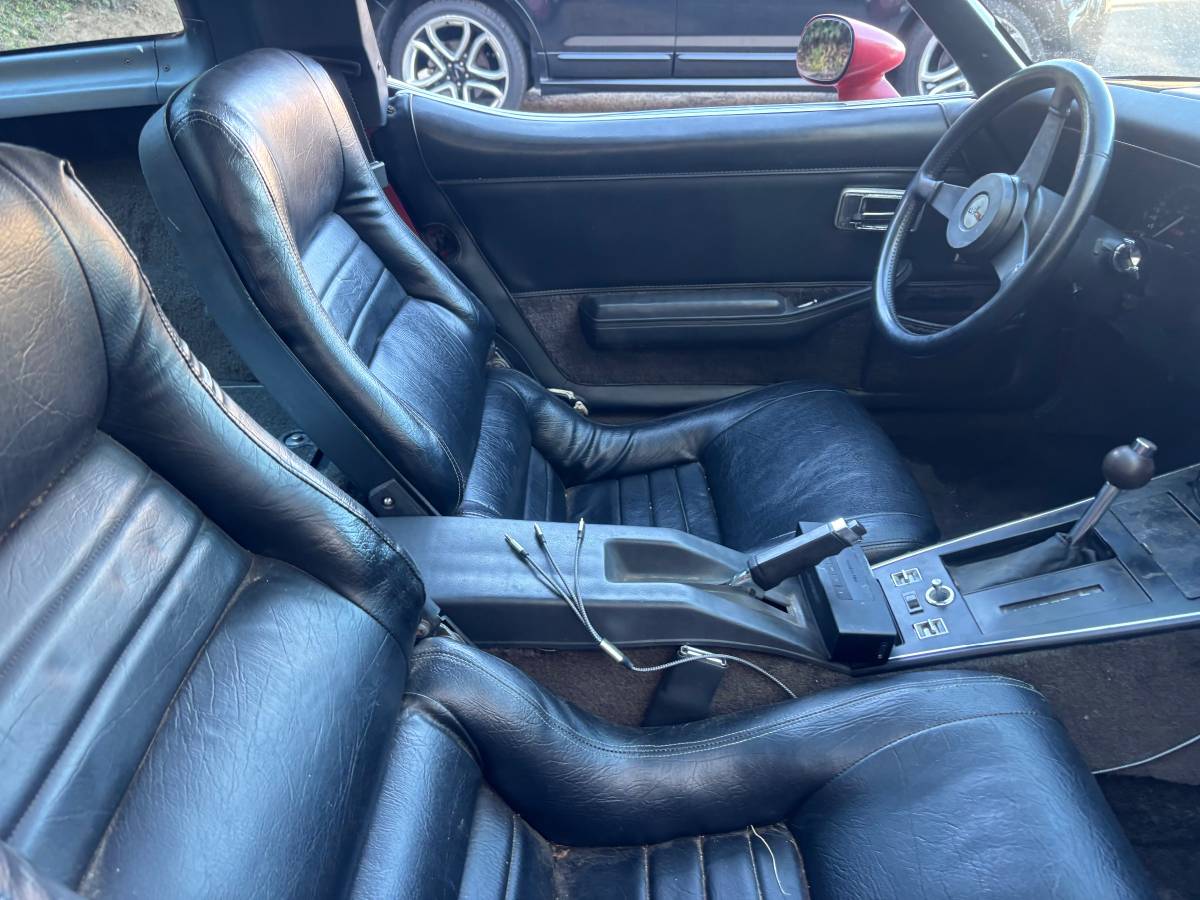 Chevrolet-corvette-1982-10