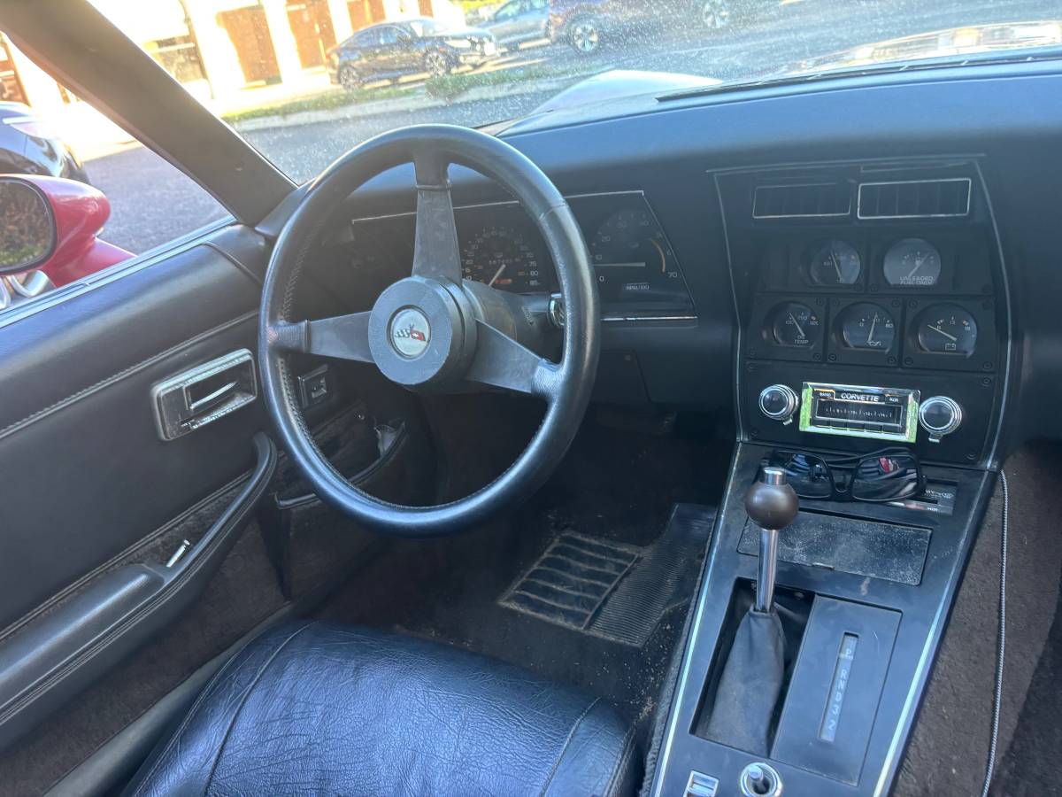 Chevrolet-corvette-1982-11