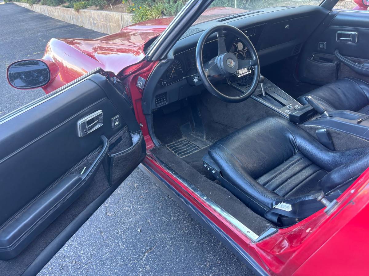 Chevrolet-corvette-1982-5