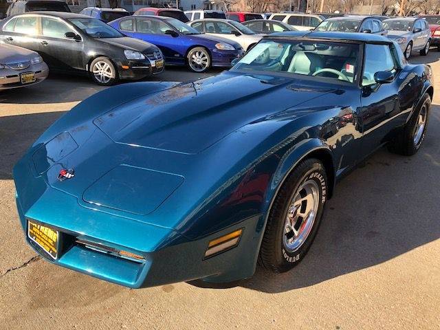 Chevrolet-corvette-1982-custom-1