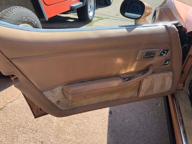 Chevrolet-corvette-1982-custom-16