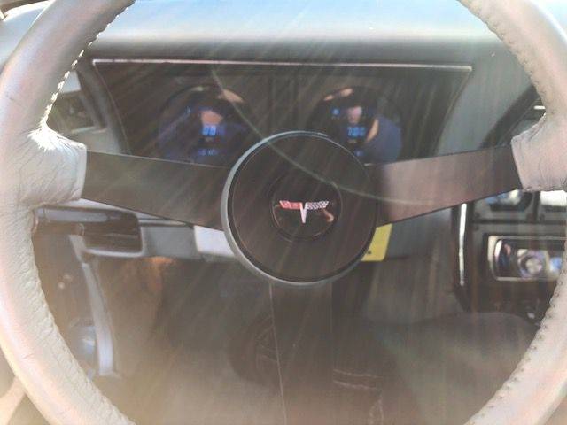 Chevrolet-corvette-1982-custom-4