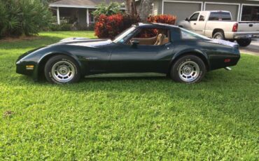Chevrolet-corvette-1982-green-1