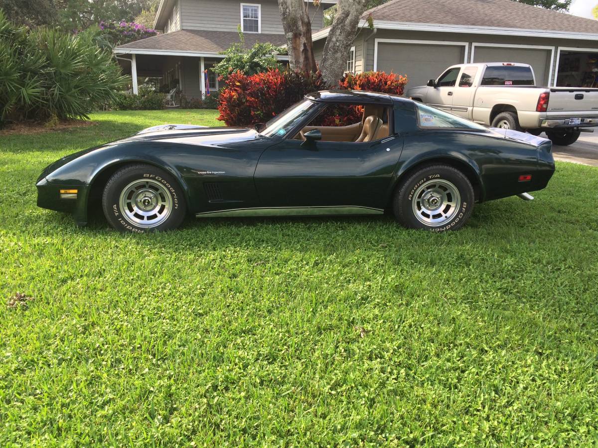 Chevrolet-corvette-1982-green-1