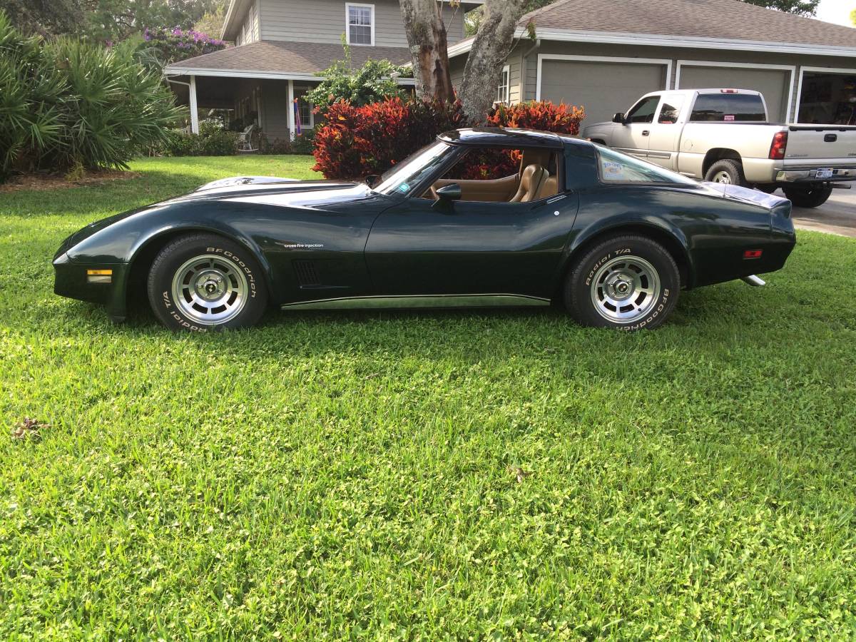 Chevrolet-corvette-1982-green-2