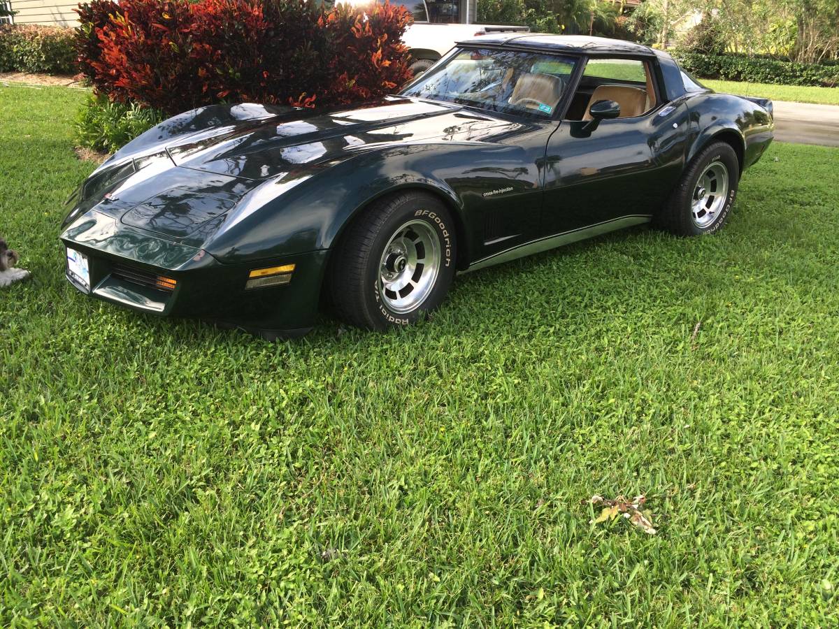Chevrolet-corvette-1982-green-4