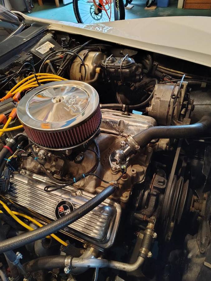 Chevrolet-corvette-1982-white-1