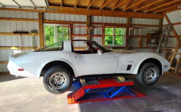 Chevrolet-corvette-1982-white-2