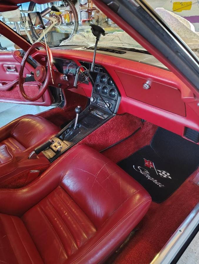 Chevrolet-corvette-1982-white-3