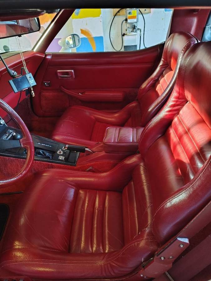 Chevrolet-corvette-1982-white-4