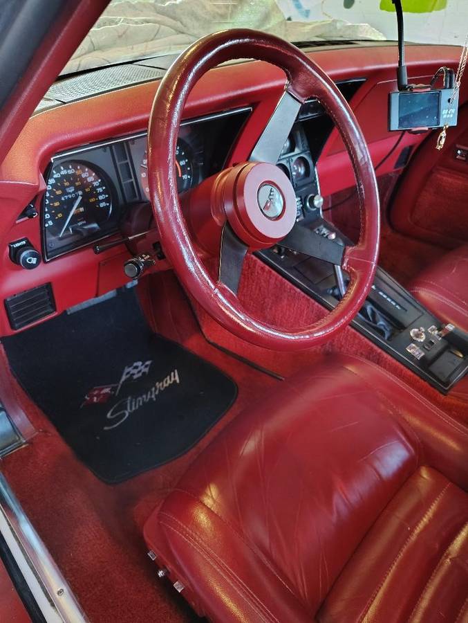 Chevrolet-corvette-1982-white-6