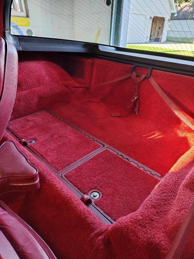 Chevrolet-corvette-1982-white-7