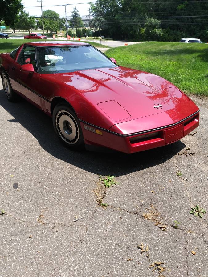 Chevrolet-corvette-1985-red