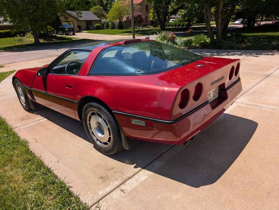 Chevrolet-corvette-1987-1