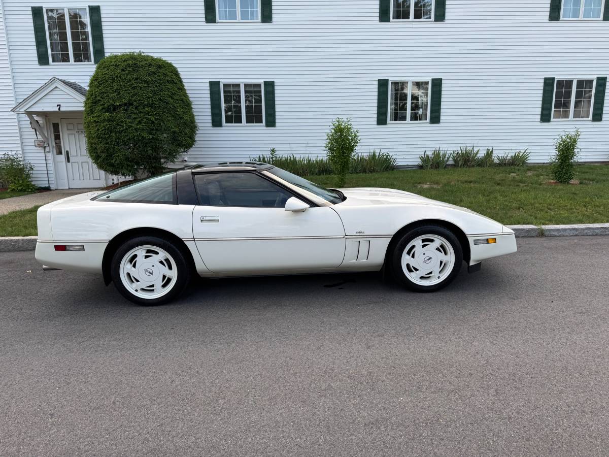 Chevrolet-corvette-1988-white-1