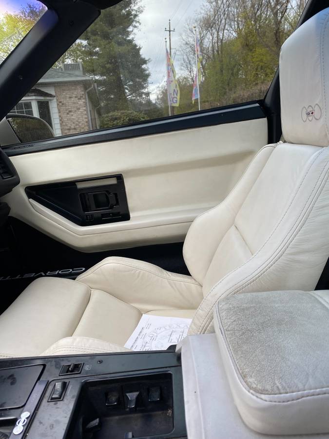 Chevrolet-corvette-1988-white-11